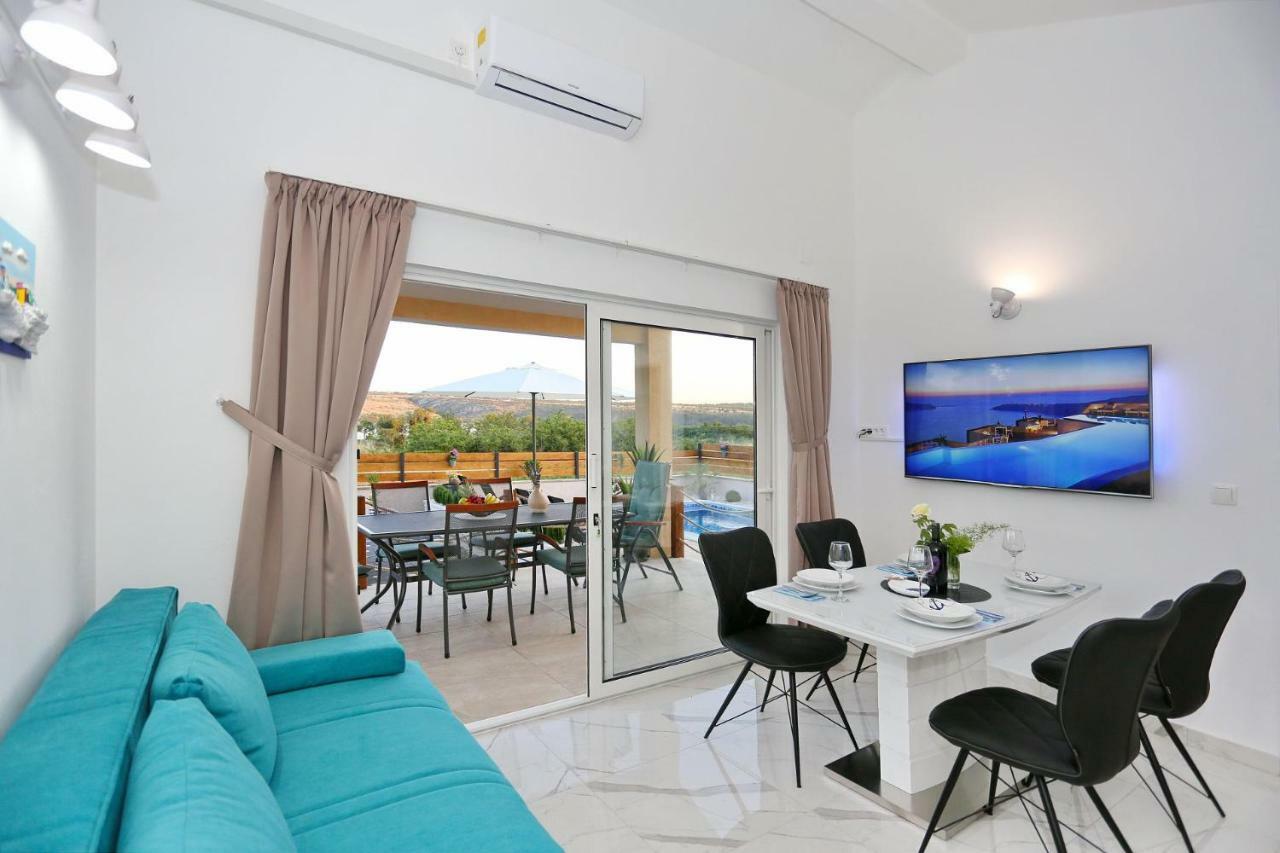 Villa Punta Garden Pool House